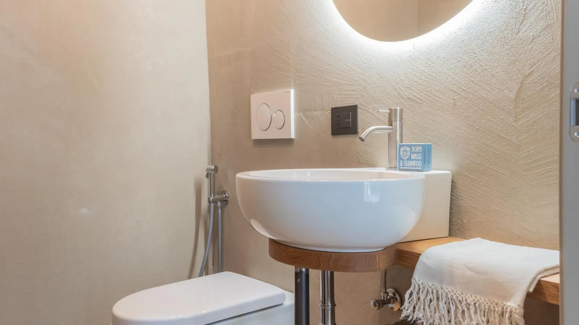 Апартаменты Urio'S Castle Suites By Rent All Como Carate Urio Италия