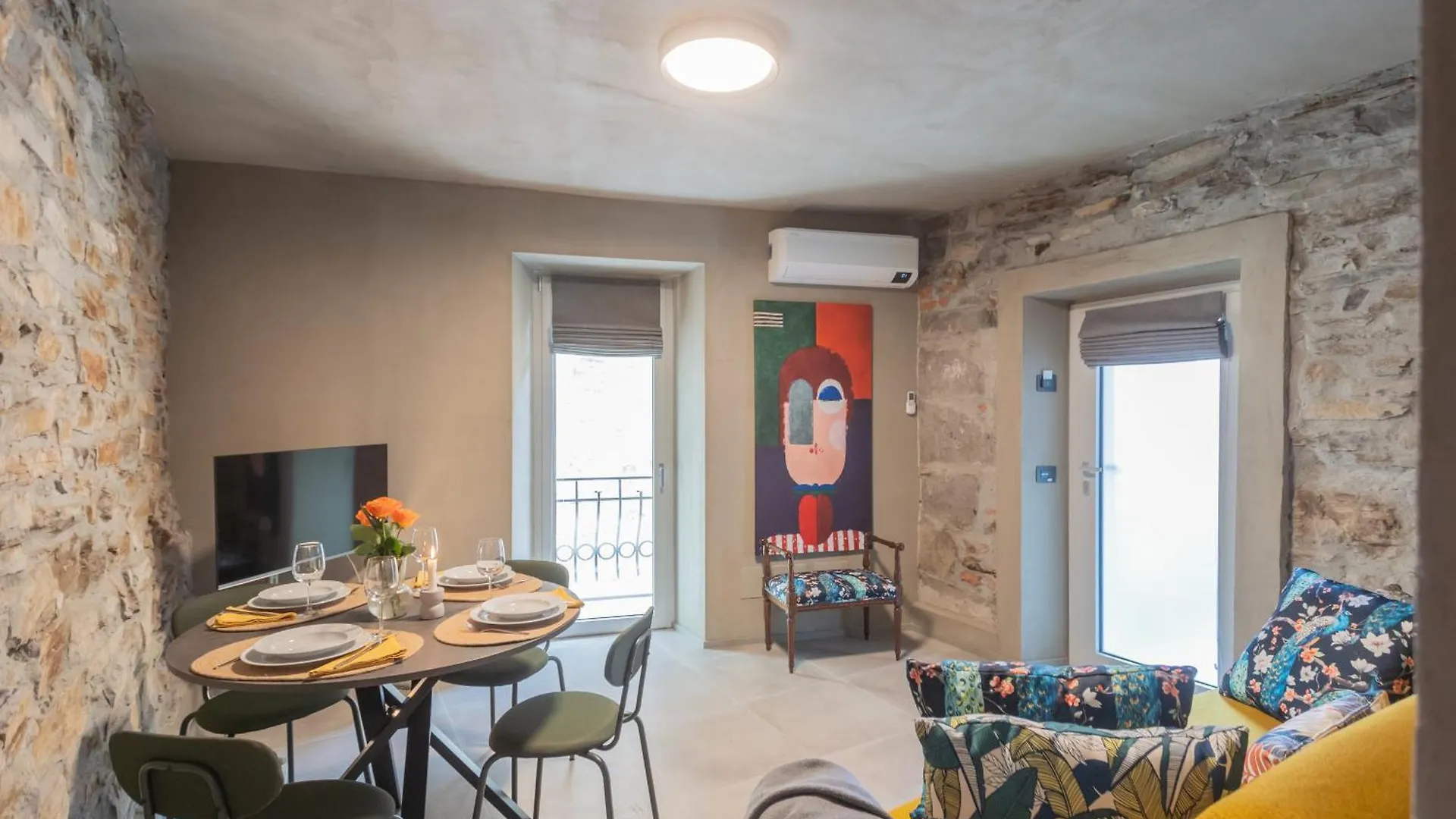 Urio'S Castle Suites By Rent All Como Carate Urio 0*,