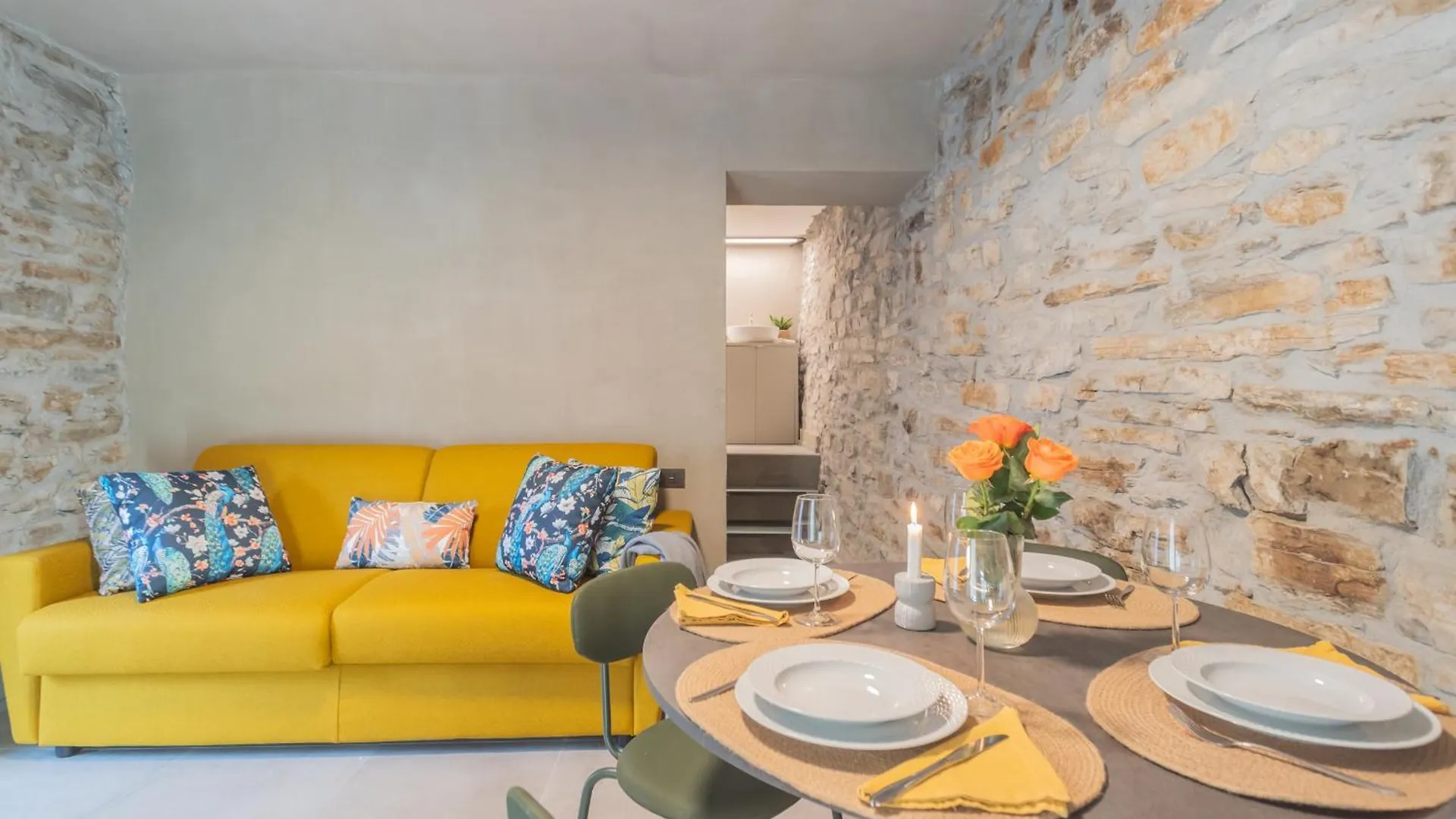 Urio'S Castle Suites By Rent All Como Carate Urio