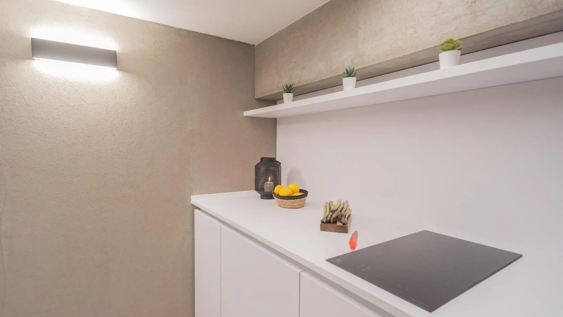 Urio'S Castle Suites By Rent All Como Carate Urio
