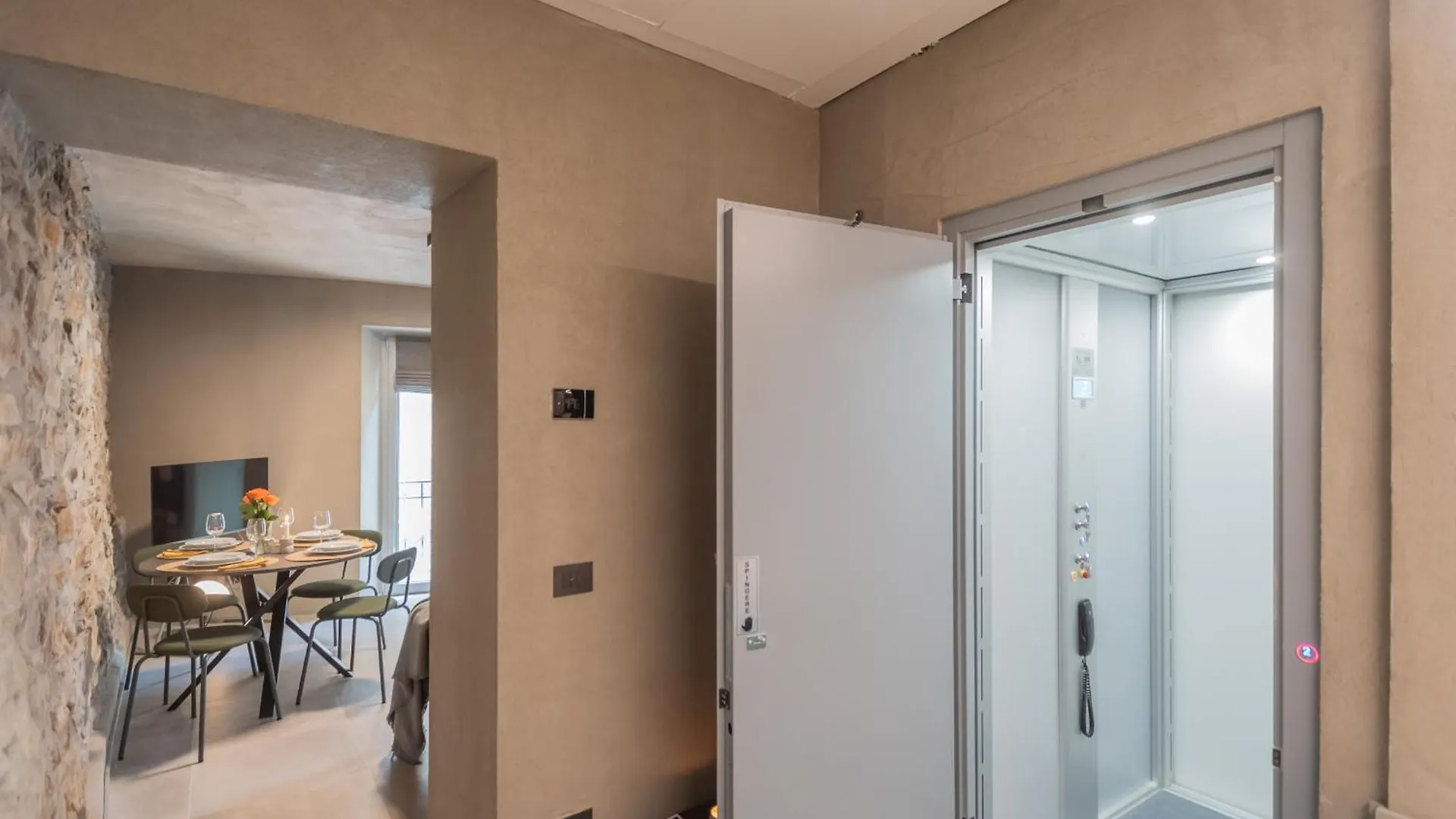 Urio'S Castle Suites By Rent All Como Carate Urio 0*,  Италия